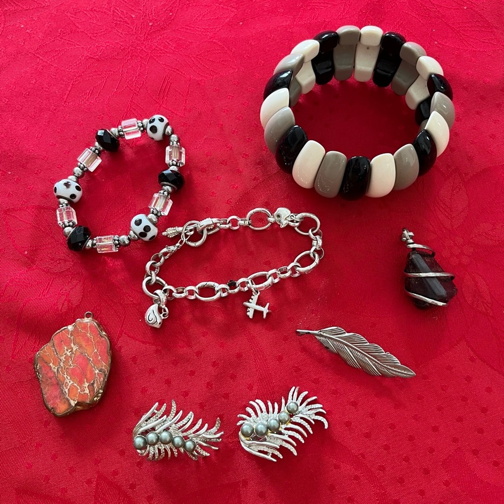 Stylish Bracelet and Jewelry Set